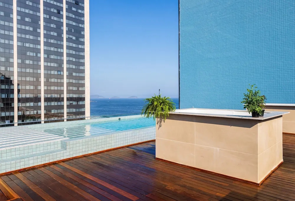 Refuge a few Steps From Copacabana Beach Q10 PCD