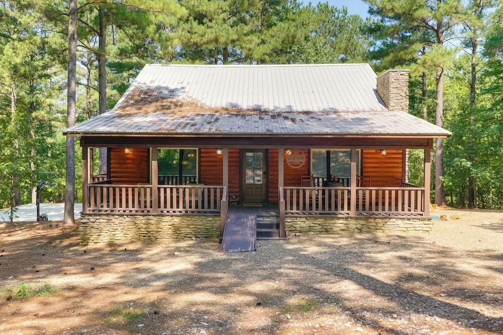Broken Bow Escape w/ Hot Tub & Basketball Court!
