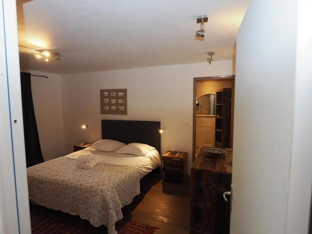 2 Bedrooms Villa