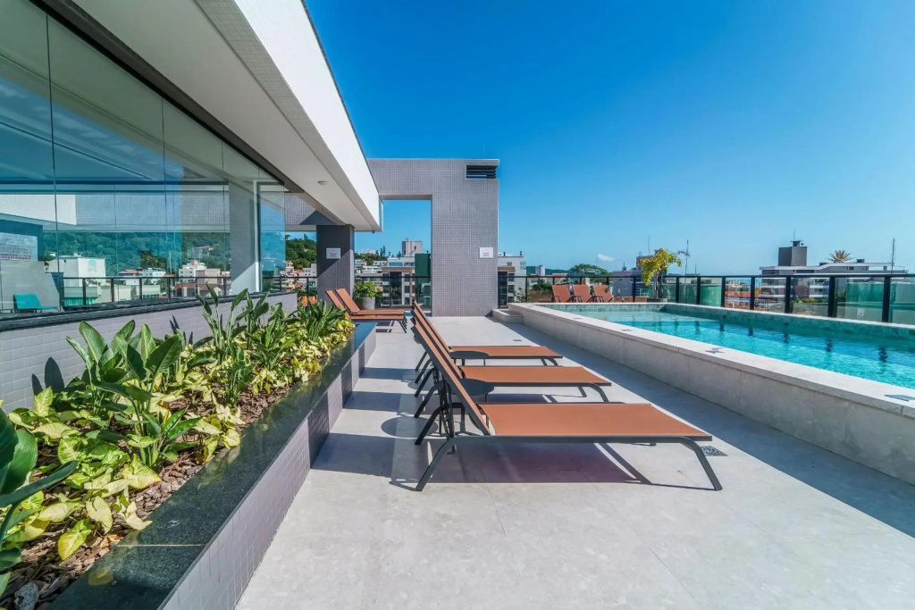 Adra 205 - Apartamento no centro de Bombinhas - Rooftop com piscina e academia - À poucos metros da praia