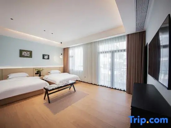 Deluxe Double room with balcony (twin beds)