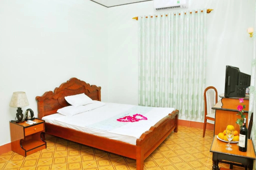 Superior Double room with garden view (full double bed)