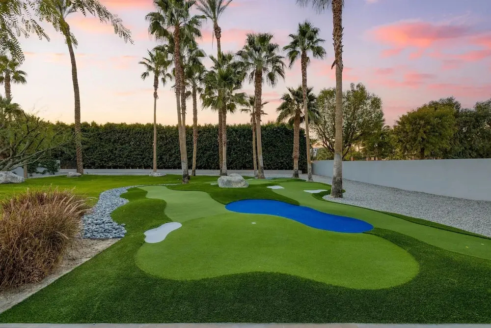 Polo Villa 6 by Avantstay Features Expansive Putting Green Pool Spa Outdoor Firepit 260324 5 Bedrooms