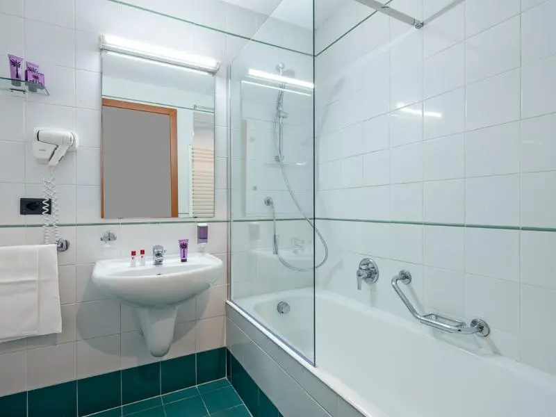 Standard Double room with balcony and with partial sea view (full double bed)