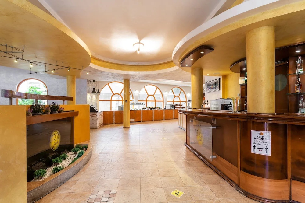 Lobby & Reception