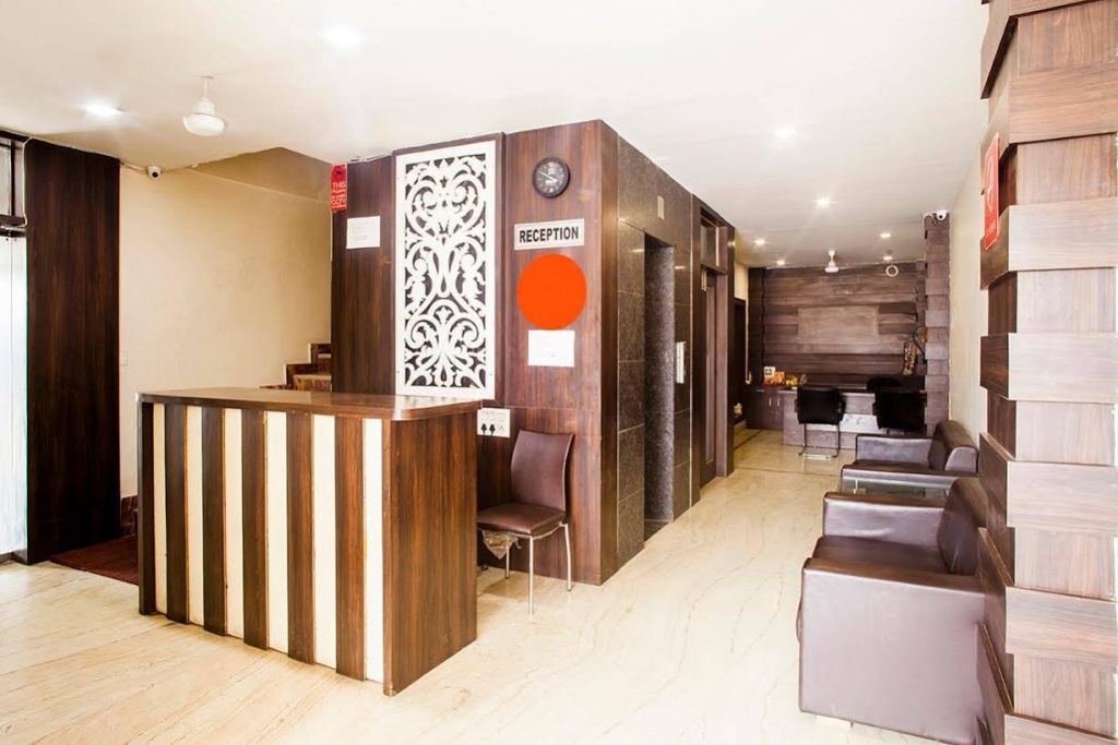 OYO 23595 Hotel Tajway Inn