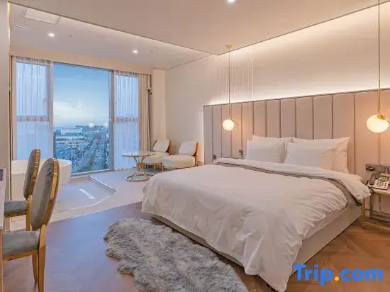 Premier room