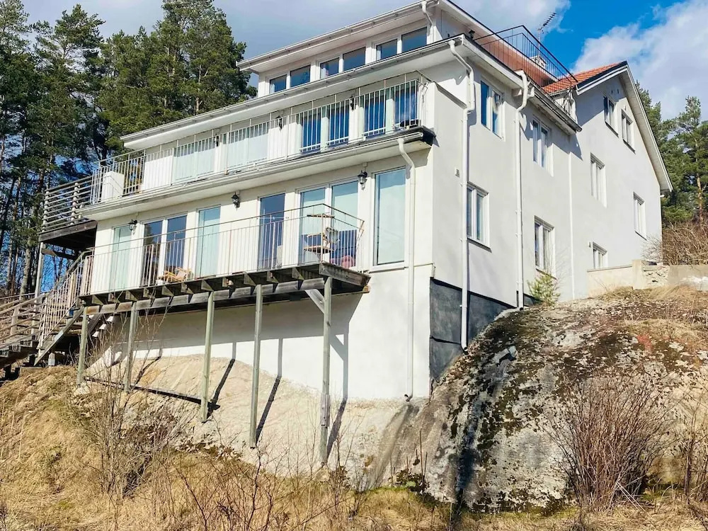 Bjurvik's Villa - Flat 3 - Business Customers Only
