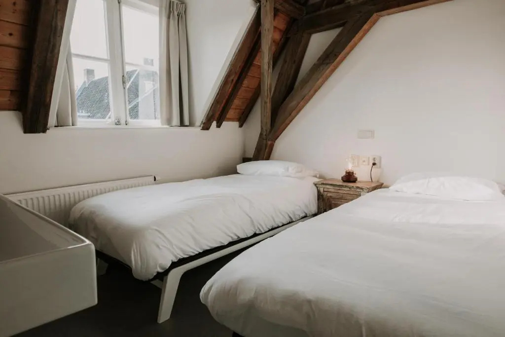 Economy room