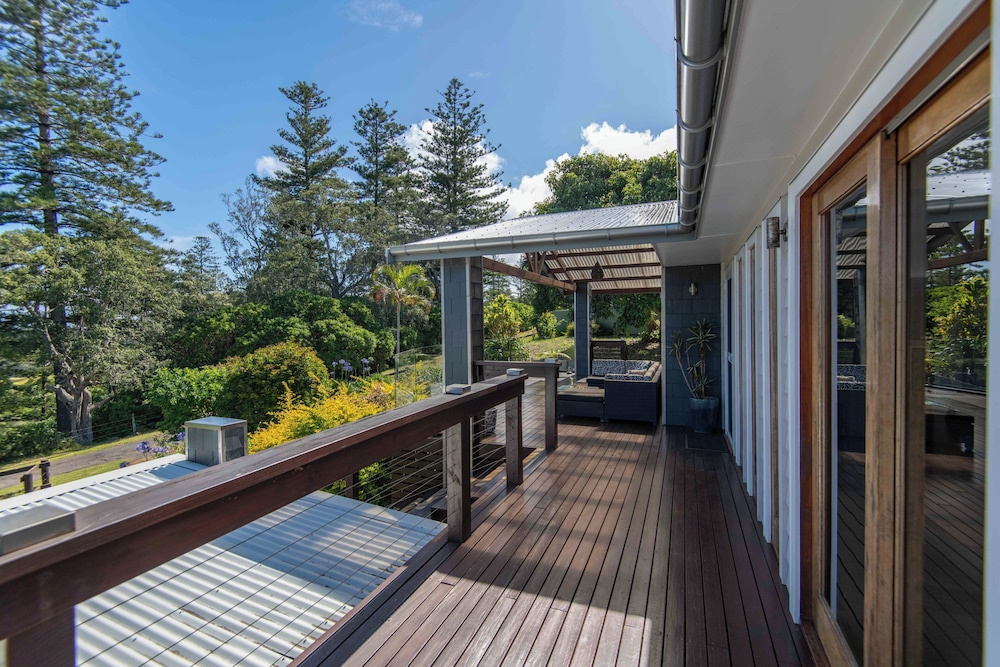Whalers Watch Luxury Home