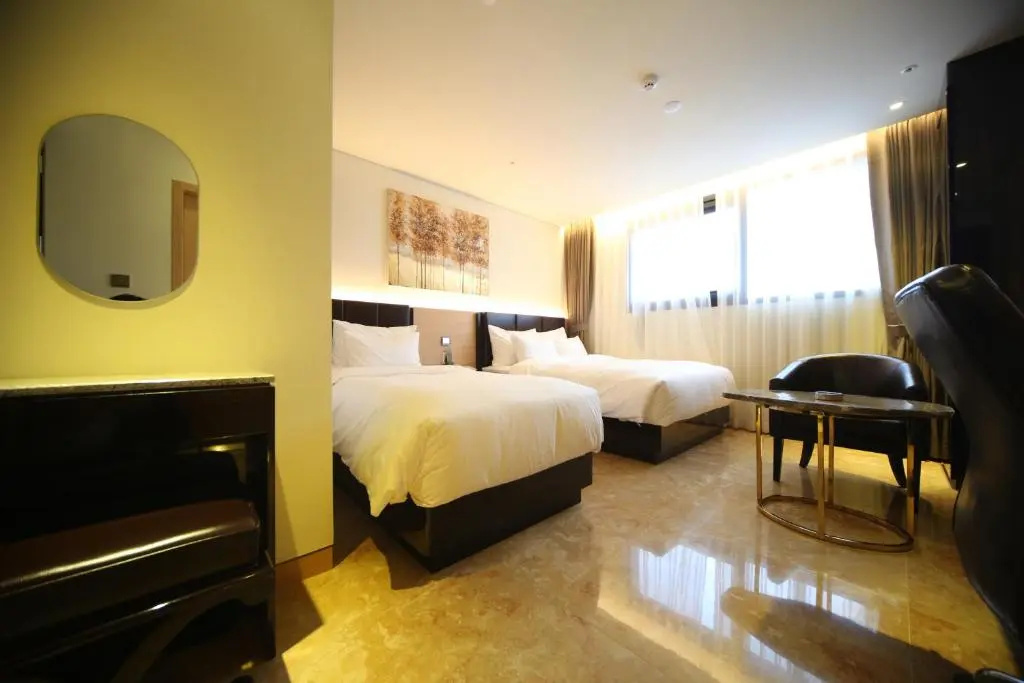 Suite with balcony