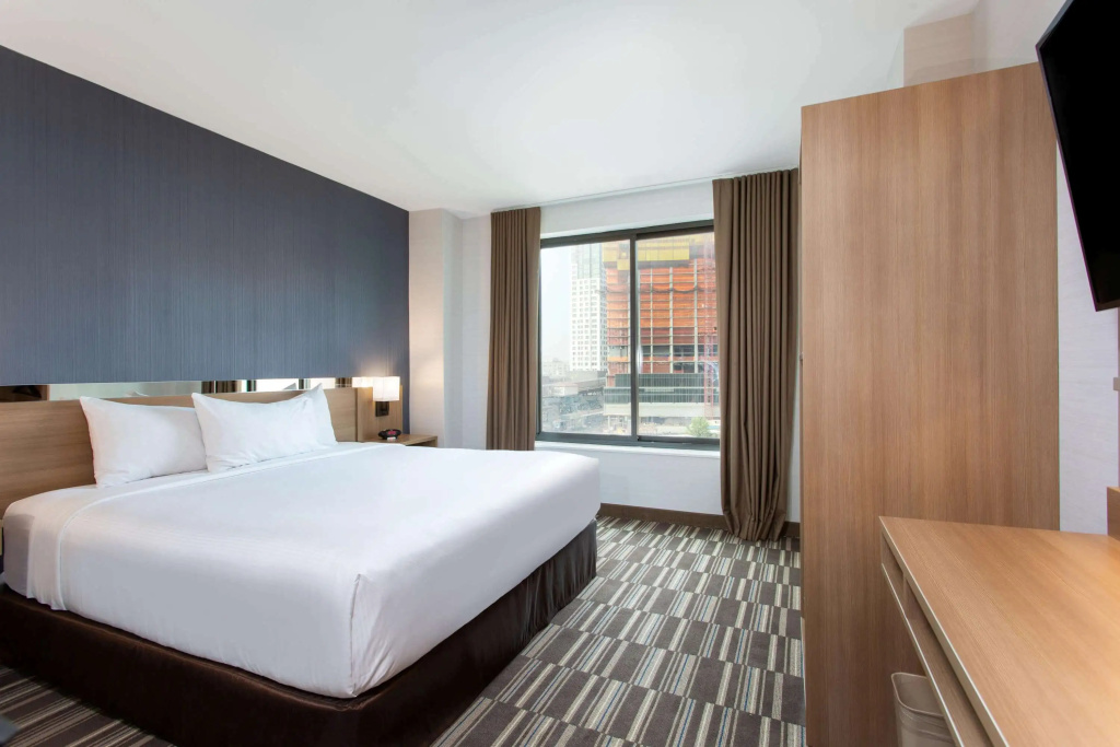 Microtel Inn by Wyndham Long Island City - 5