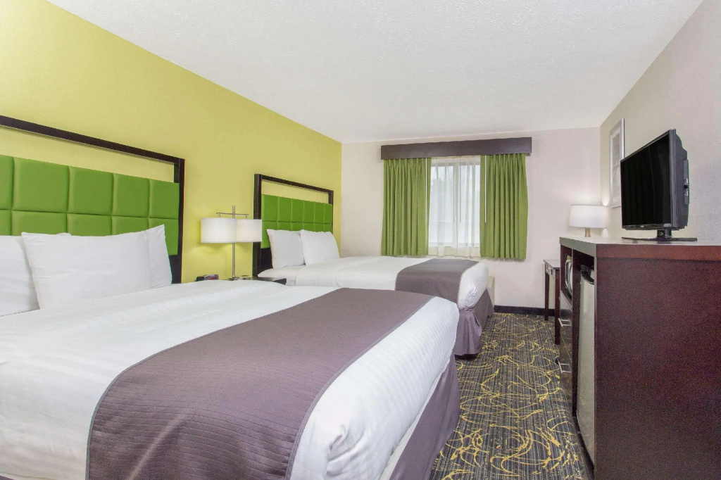 AmericInn by Wyndham Delafield-Waukesha-Milwaukee - Chambres