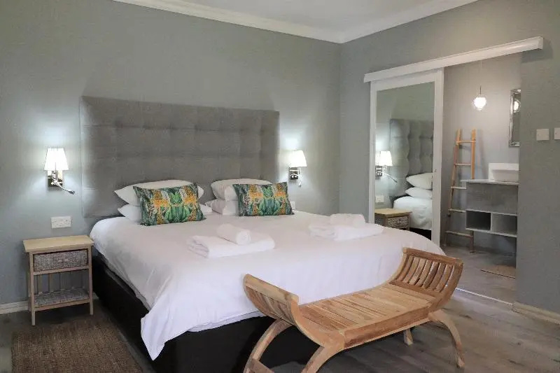 Standard Double room with balcony (full double bed)