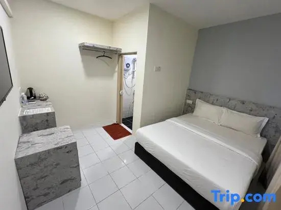 Standard Double room with pool view (full double bed)