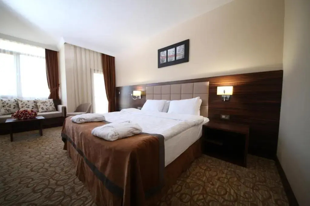 2 Bedrooms Apartment