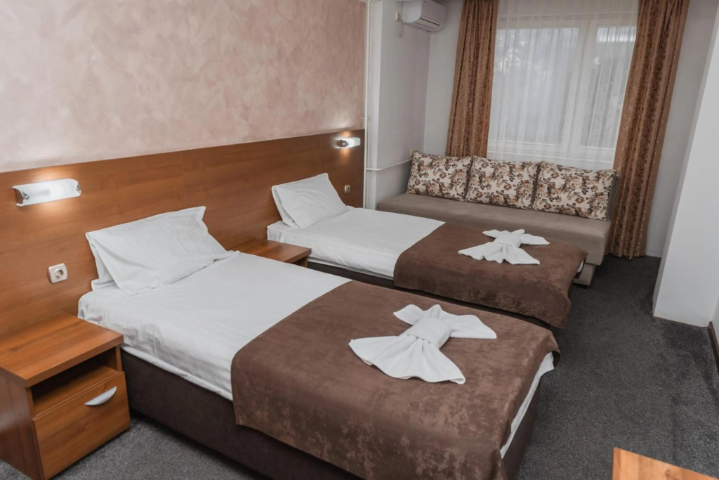 Hotel Damis — 3