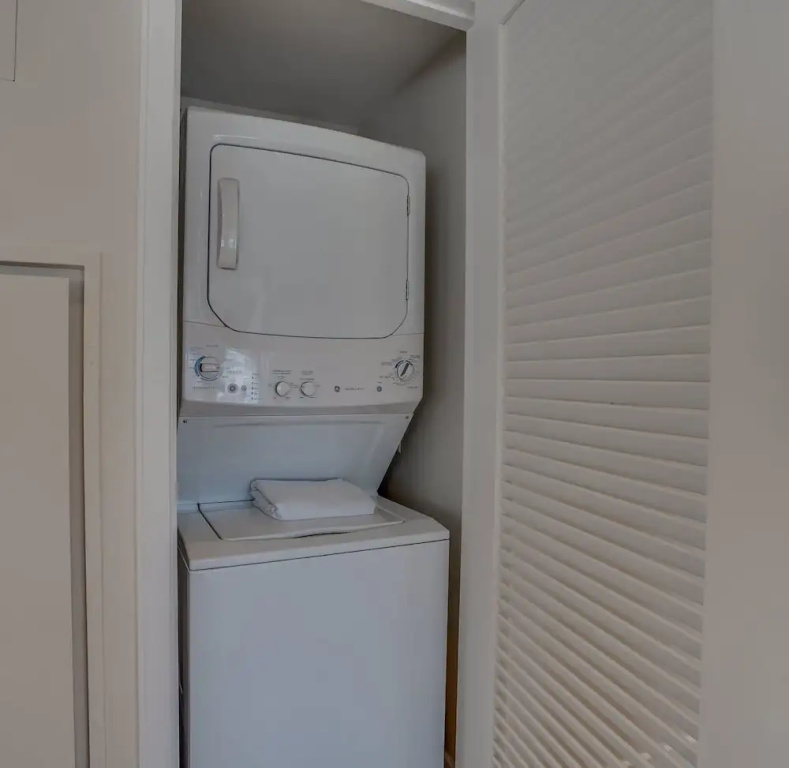 Fully Furnished 2 Bedroom Apartment in Washington DC 2 Apts by RedAwning