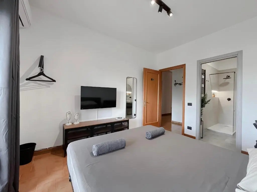 Deluxe Double room with balcony (full double bed)