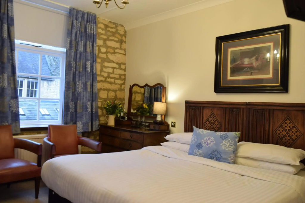 Noel Arms Hotel
