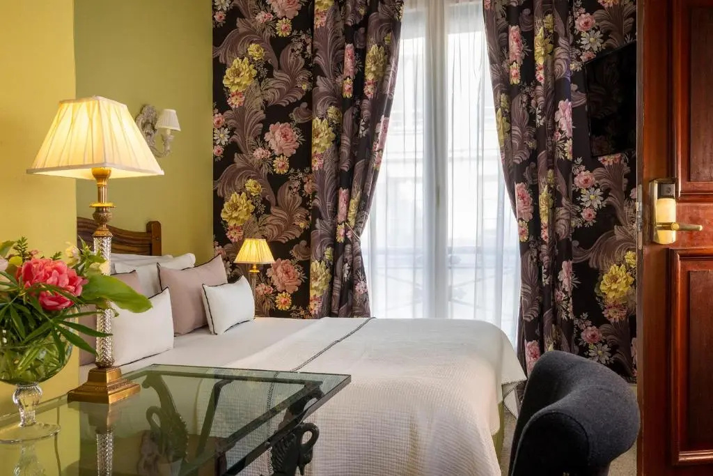 Classic Double room (full double bed)