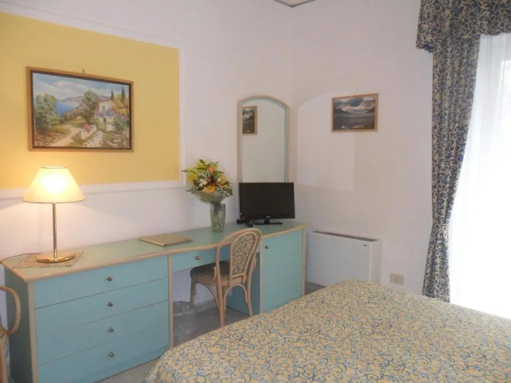 Standard Double room with partial sea view (full double bed)