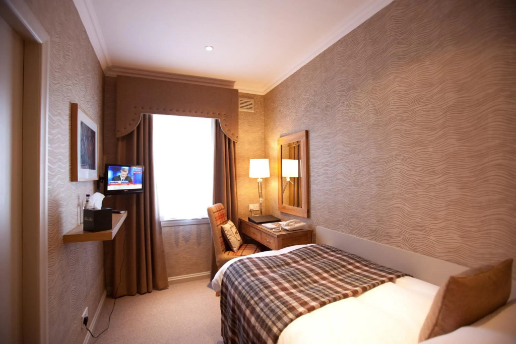 Burts Hotel by null
