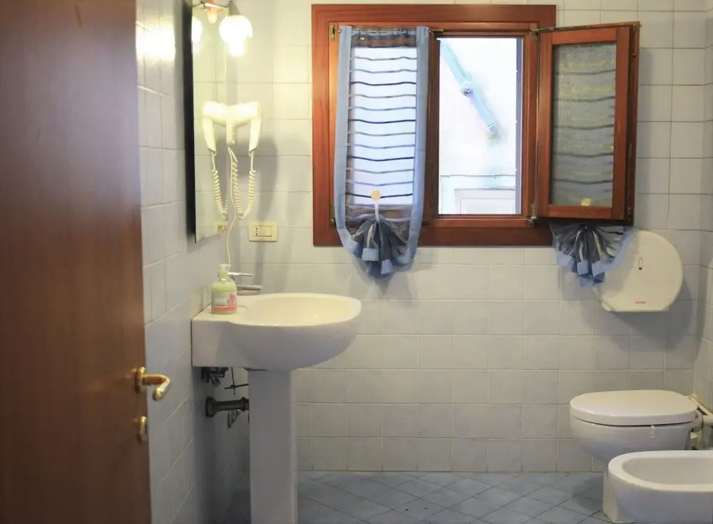 Comfort room