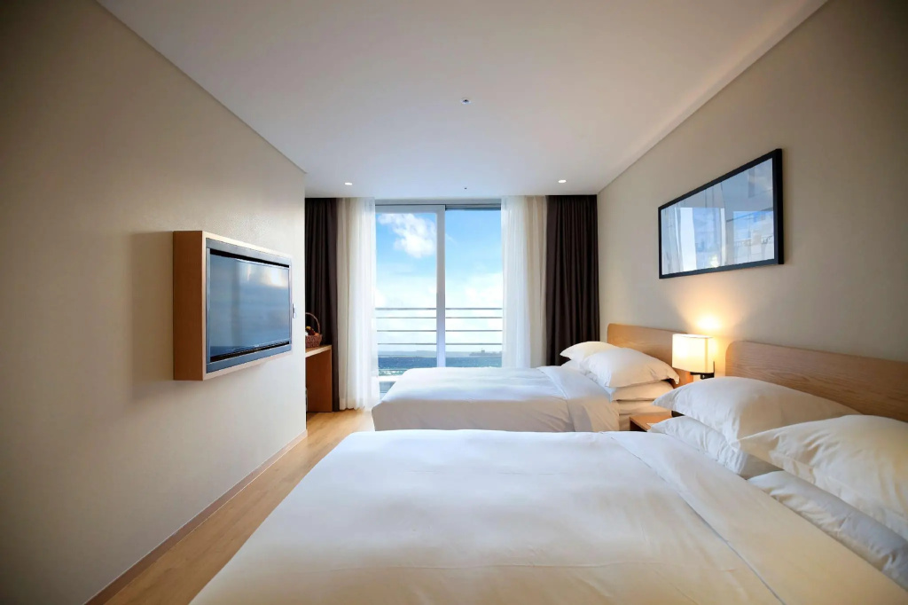 Standard Quadruple room with ocean view