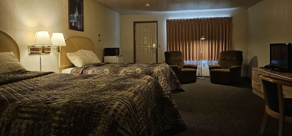 Deluxe Quadruple Basement room