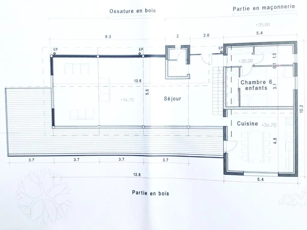 6 Bedrooms Villa