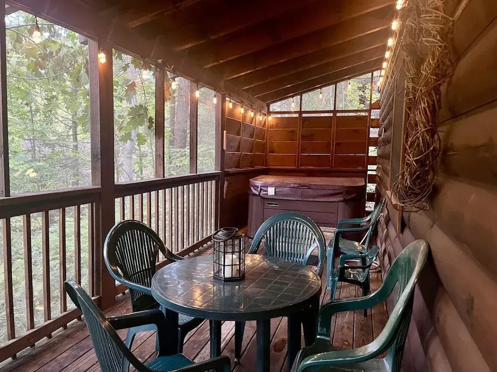 Er215 - Red Bird Haven Great Location - Close To Town! 3 Bedroom Cabin by RedAwning