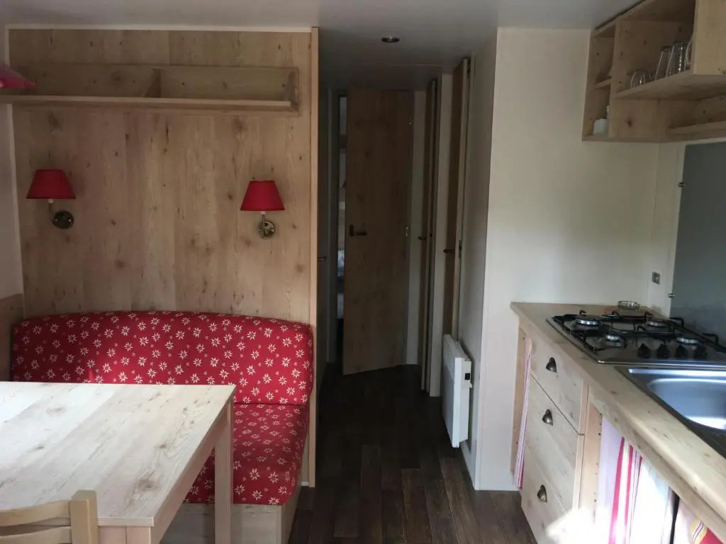 2 Bedrooms Bungalow