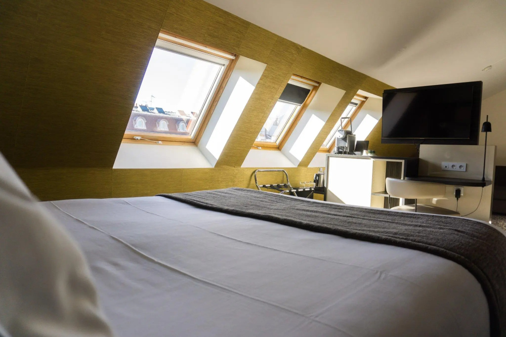 Double Suite Additional Living Area full double bed