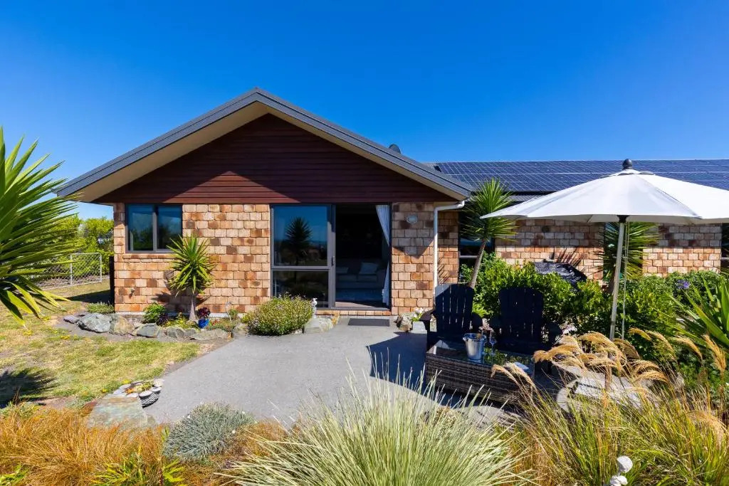 Ocean View Beachfront Apartment — фото 3