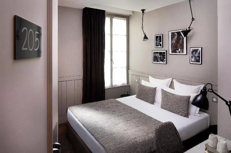 Double room (full double bed)