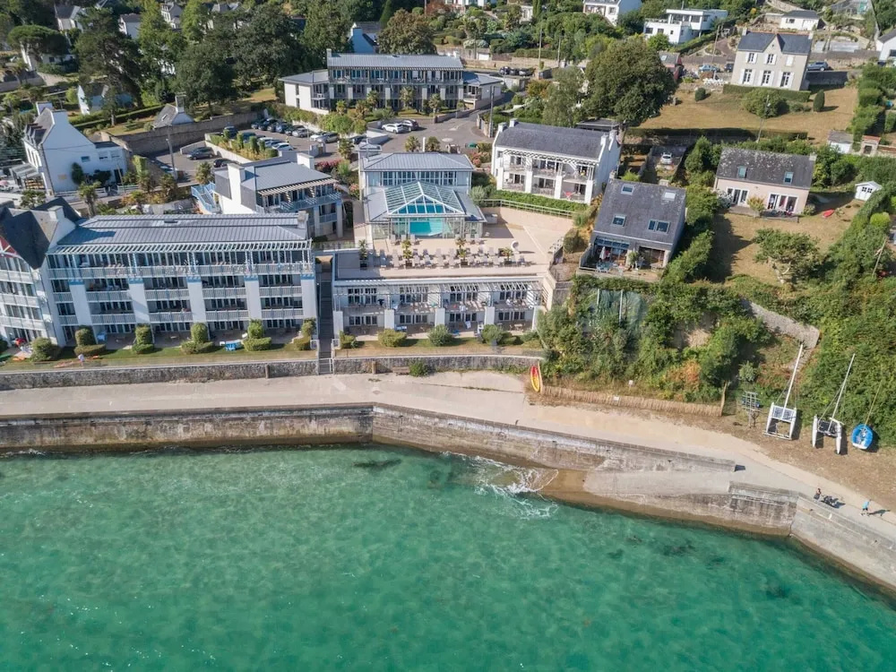 Voir la photo 1 — Seafront Apartment Near a Beach