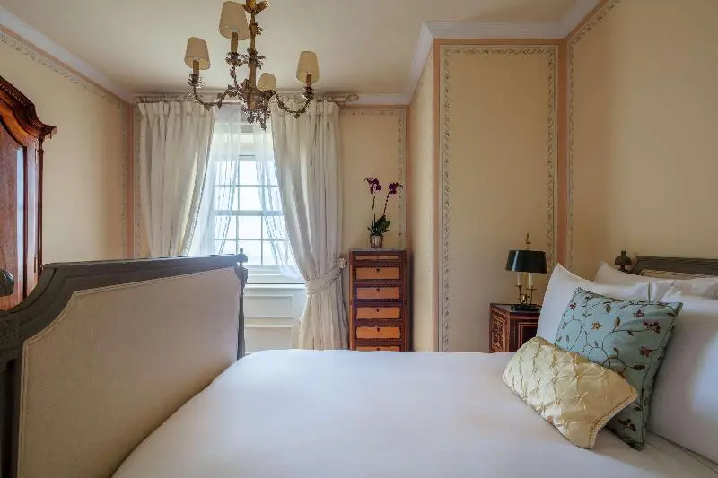 Deluxe Double room with valley view (full double bed)