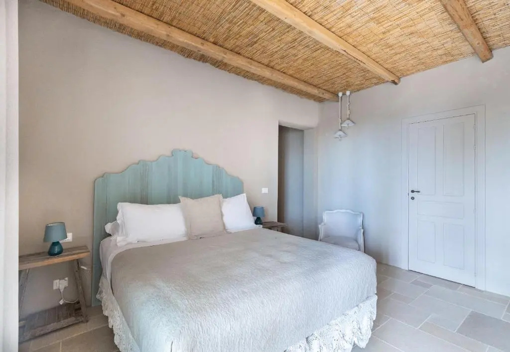 Deluxe Double room with partial sea view (full double bed)