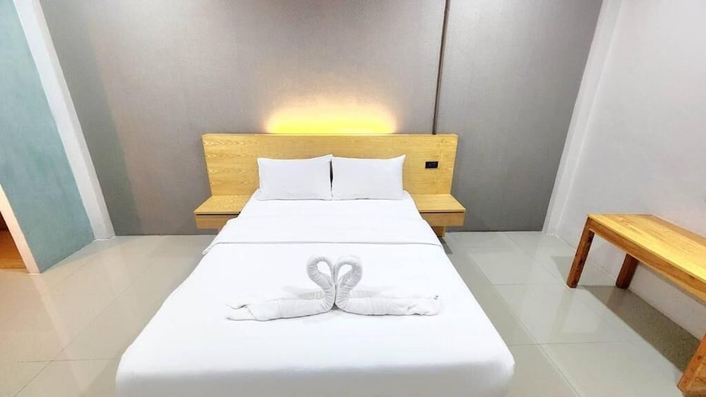 Jonah Hotel — 3