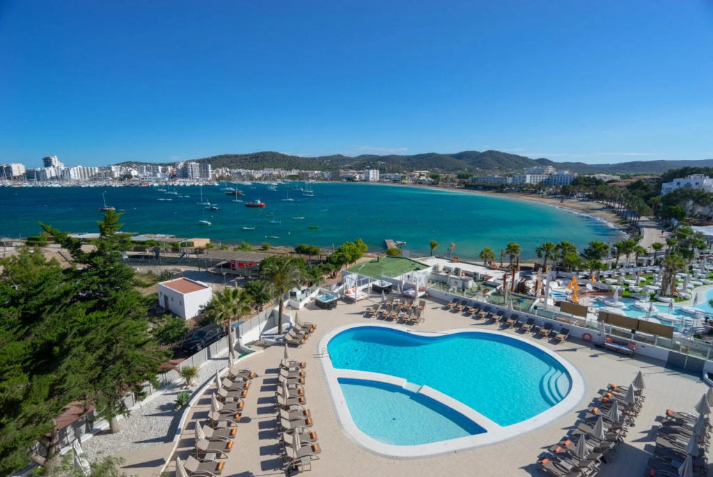 Beach & Waterfront