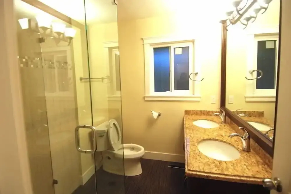 LUXE Retreat at 8050 Kaymar Dr. - фото 6