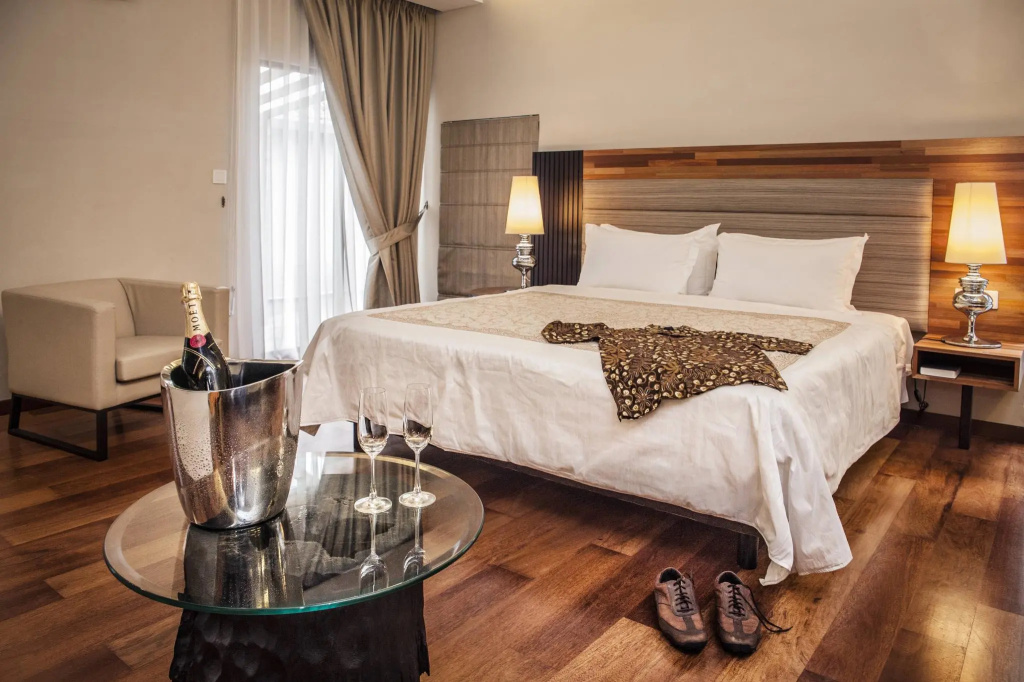Double Suite (full double bed)