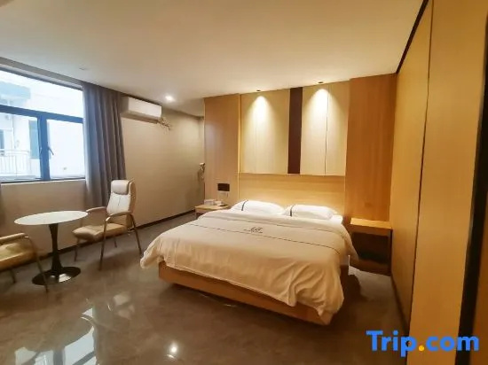 Business Double room (full double bed)
