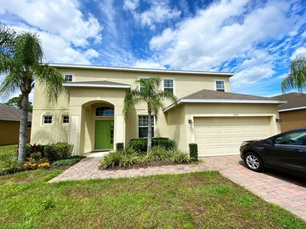 Spacious 5bd Pool Hm Spa Gm Watersong -256ys 5 Bedroom Home by RedAwning