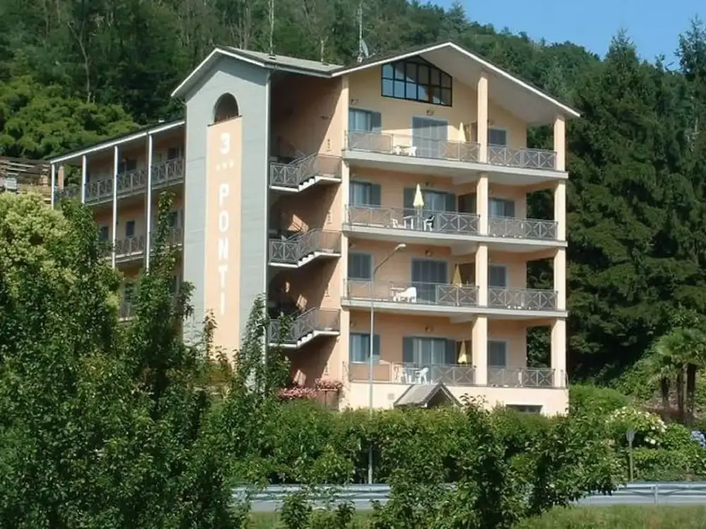 Apartment in a residence on Lake Maggiore, near the beach