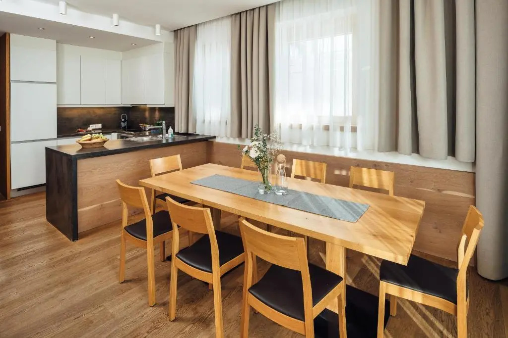 4 Bedrooms Apartment with balcony