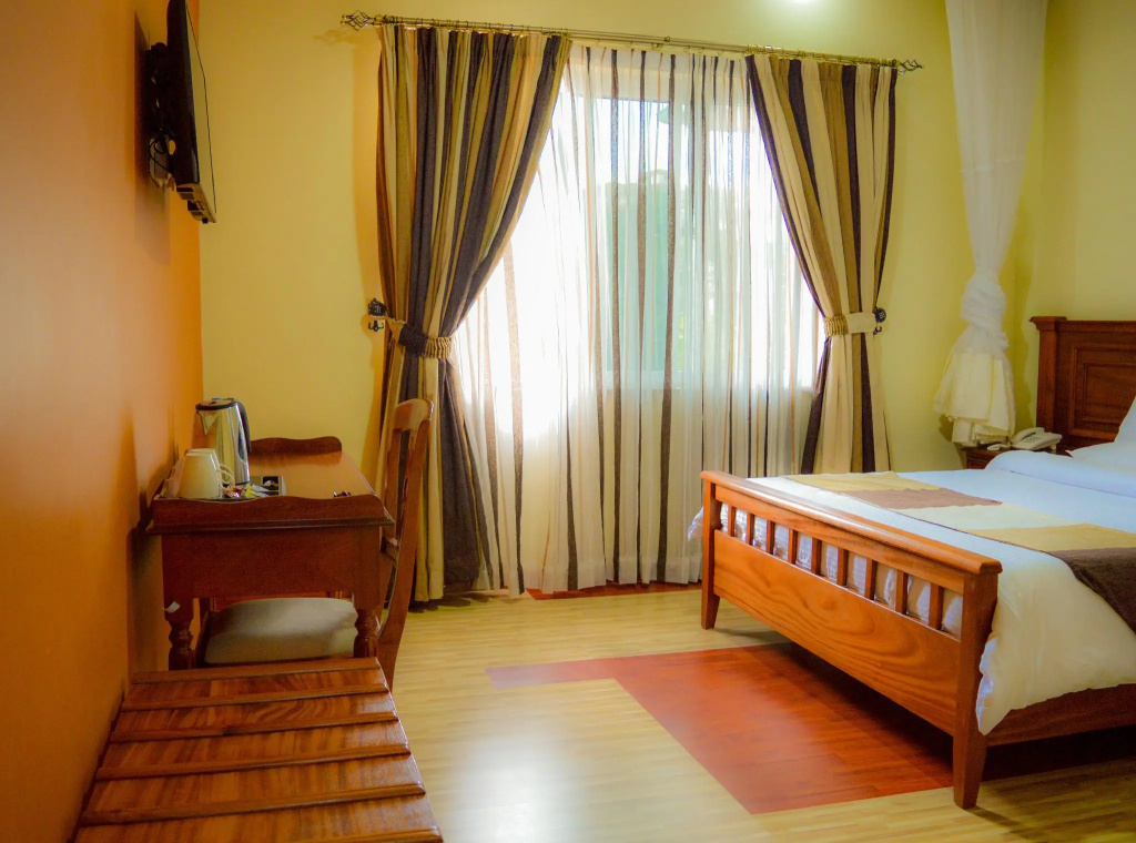 Deluxe Double room (full double bed)