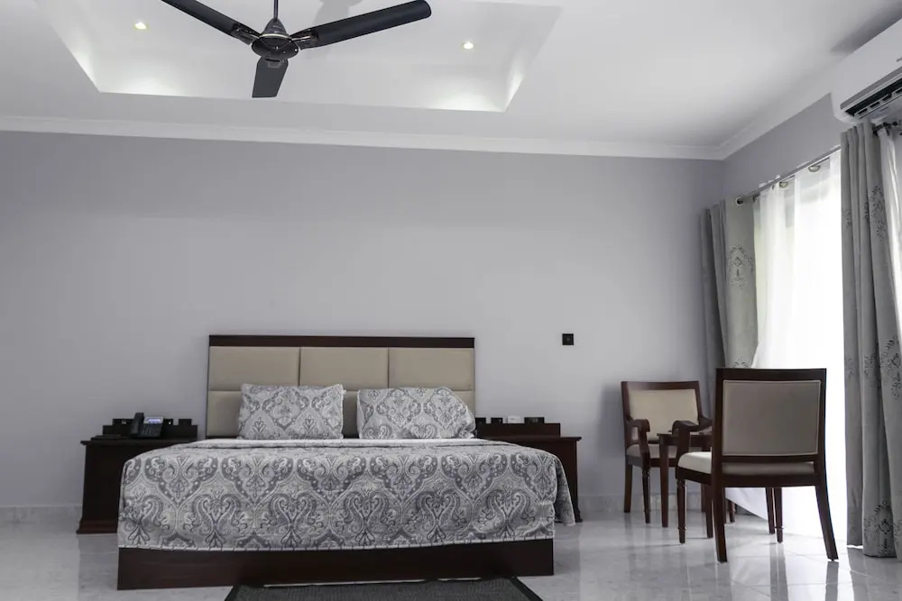 Deluxe Double room (full double bed)