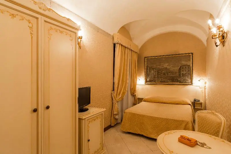 Classic Double room (full double bed)